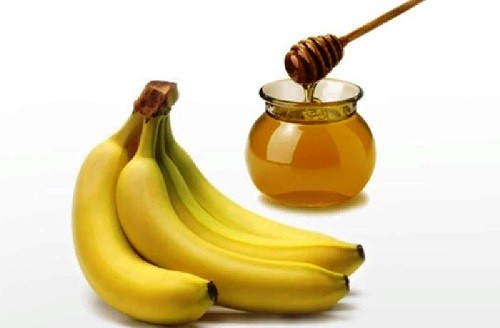 Народные рецепты для борьбы с сухостью волос - банан и мед